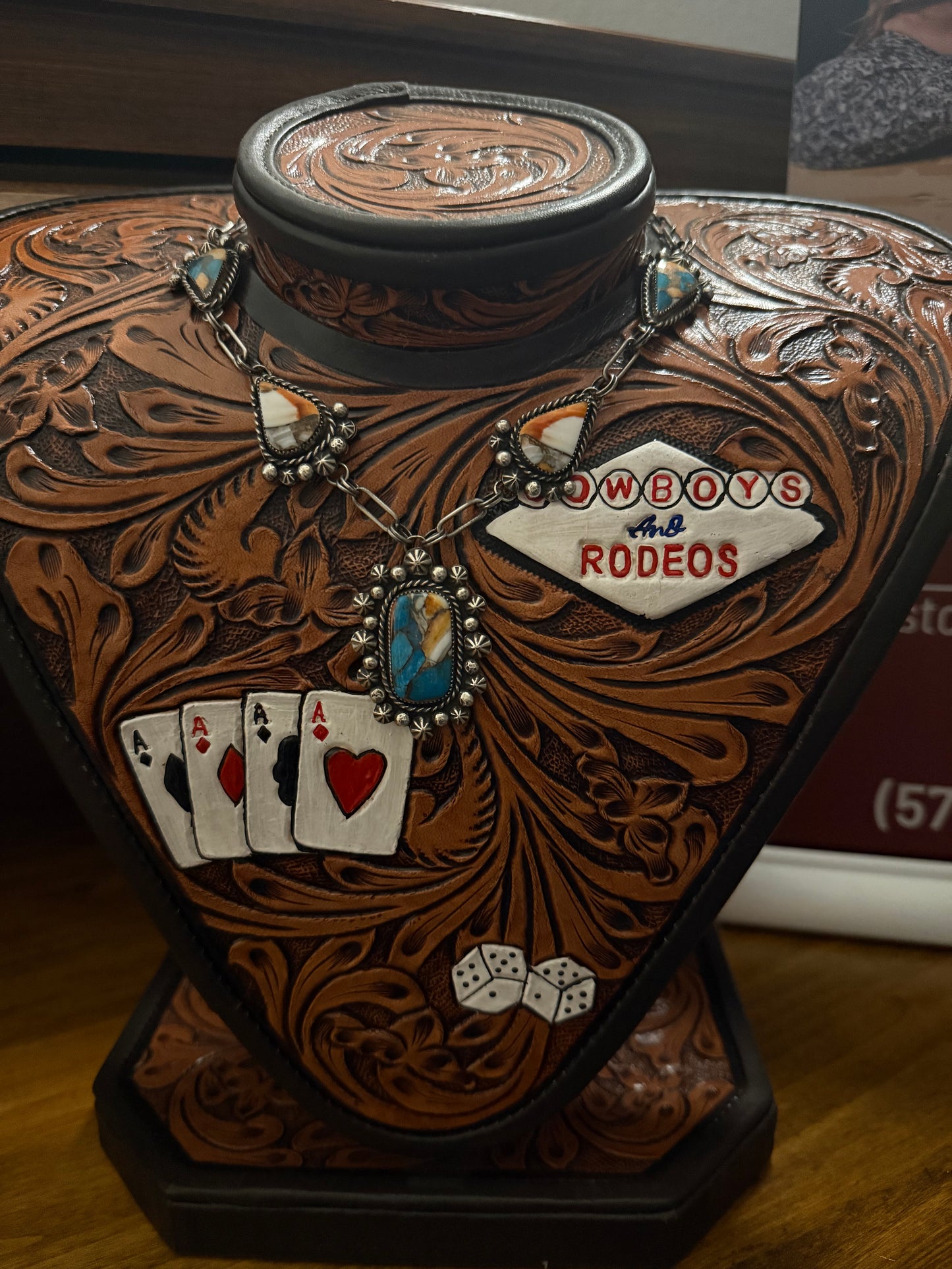 Spiny Oyster Statement Lariat