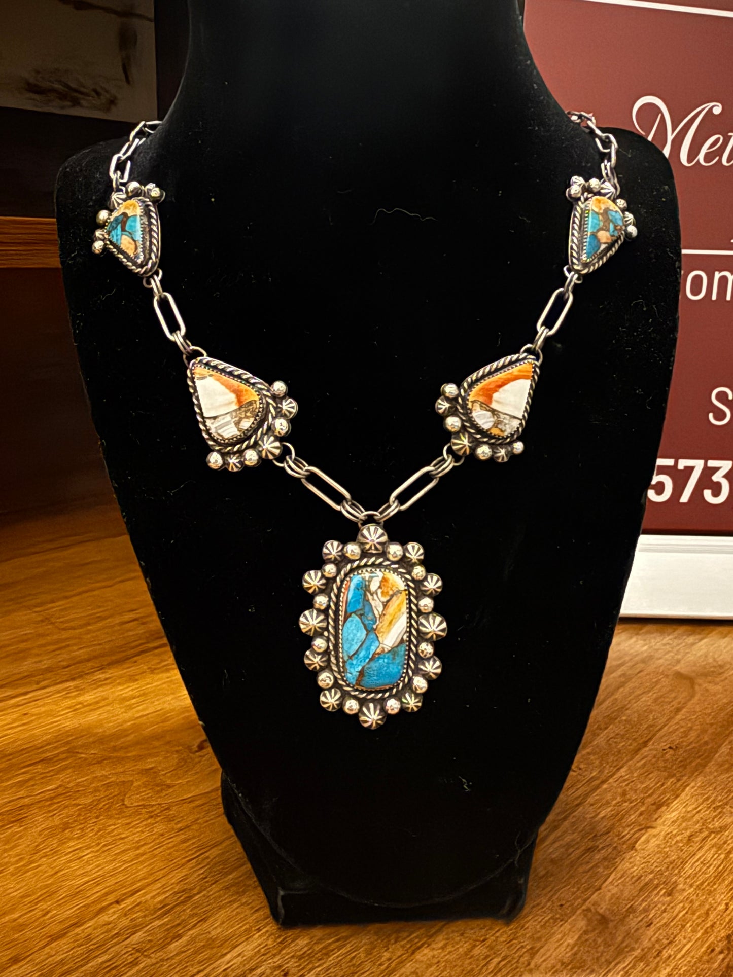 Spiny Oyster Statement Lariat